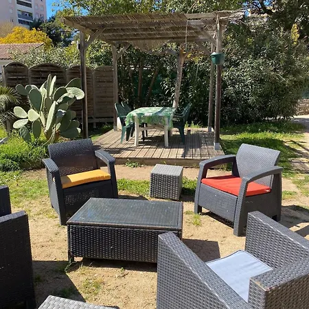 Apartament Rez-de-villa Climatise Avec Jardin Et Parking *