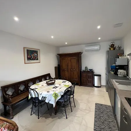 Rez-de-villa Climatise Avec Jardin Et Parking Ajaccio (Corsica)